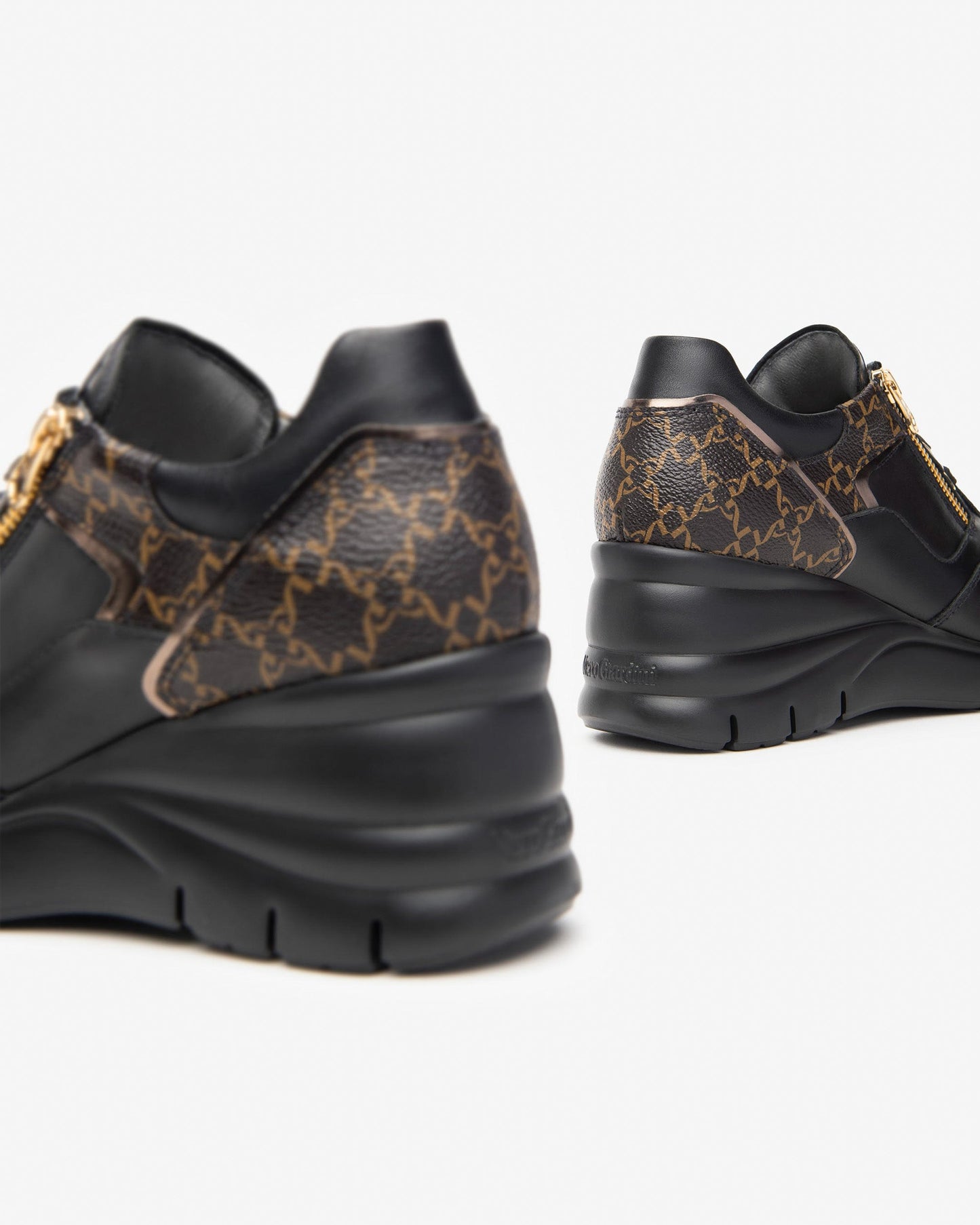 Zwarte Nashi-sneakers