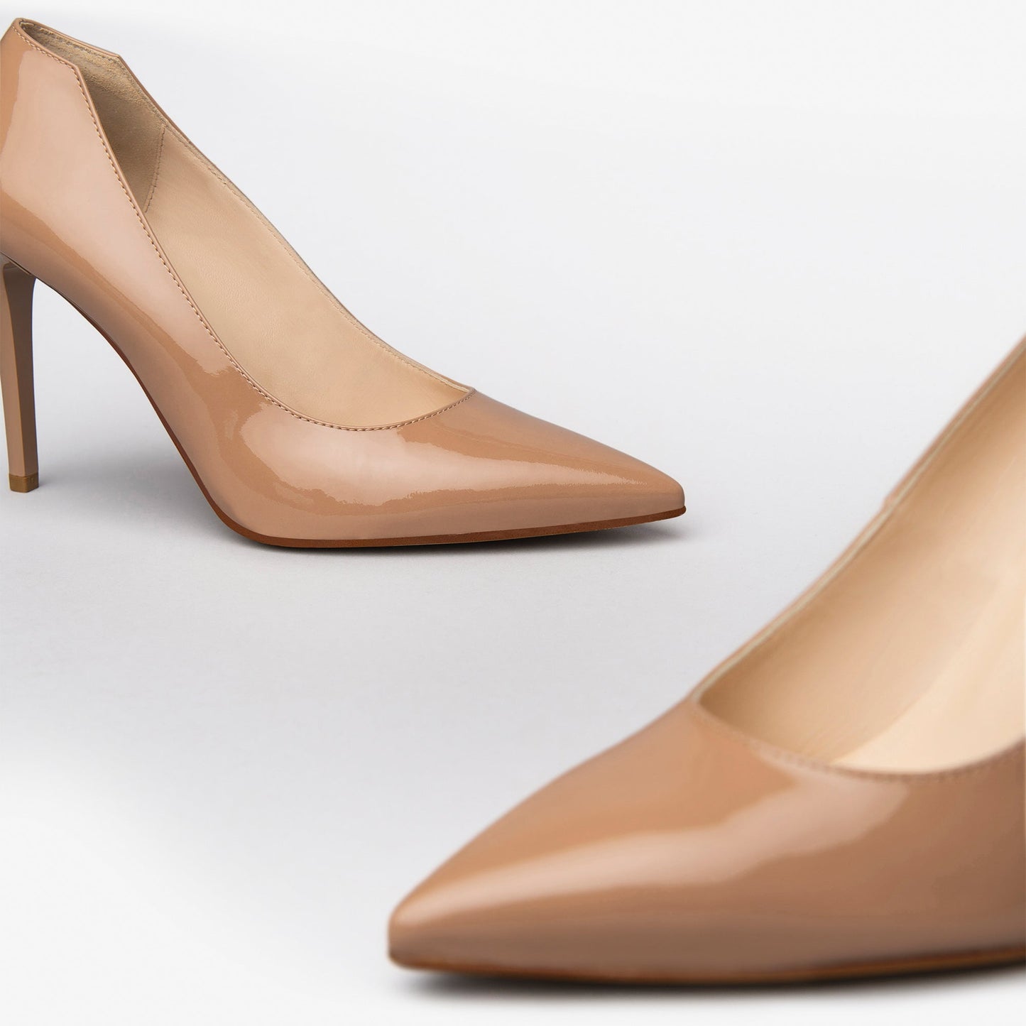 Anatola beige pumps