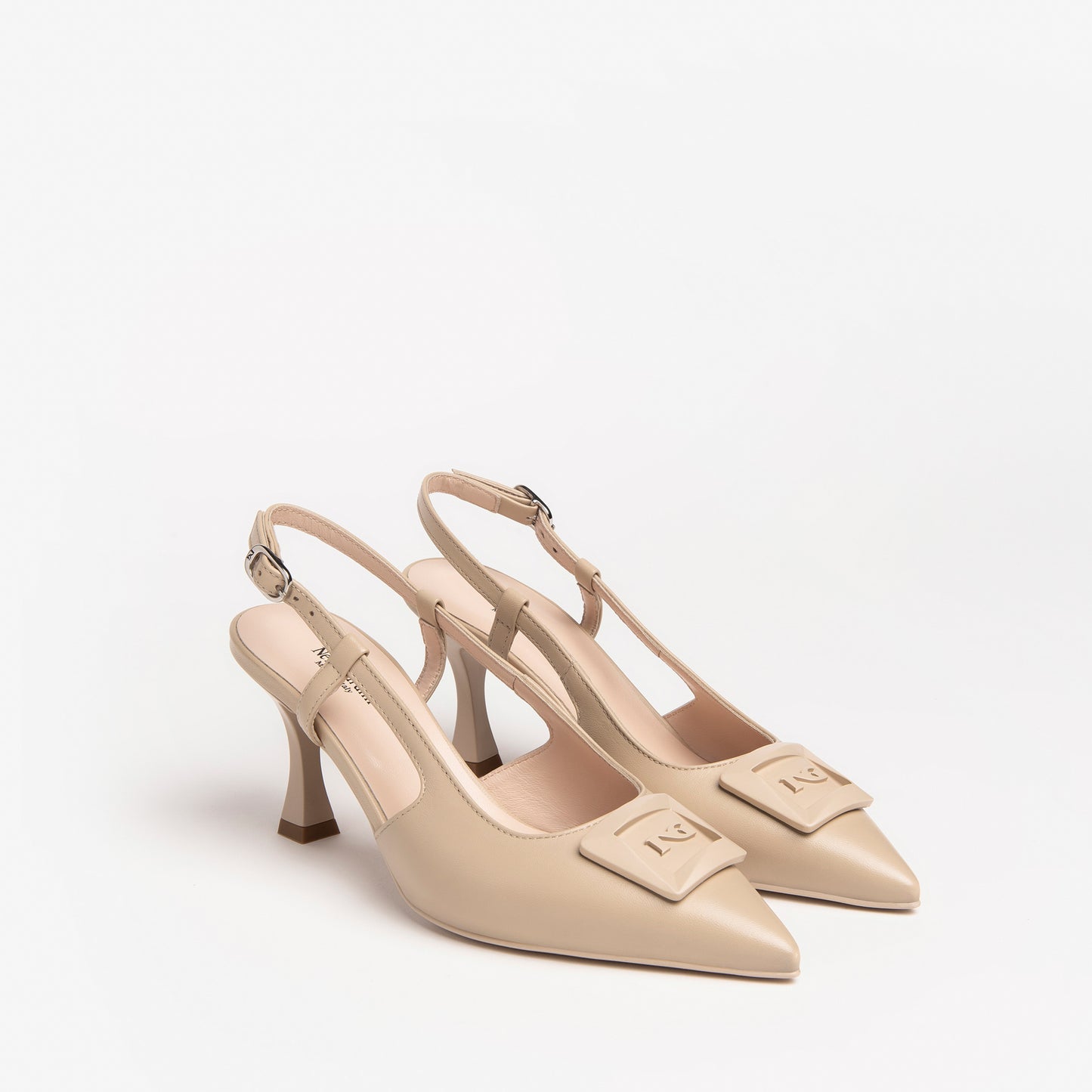 Menton beige pumps