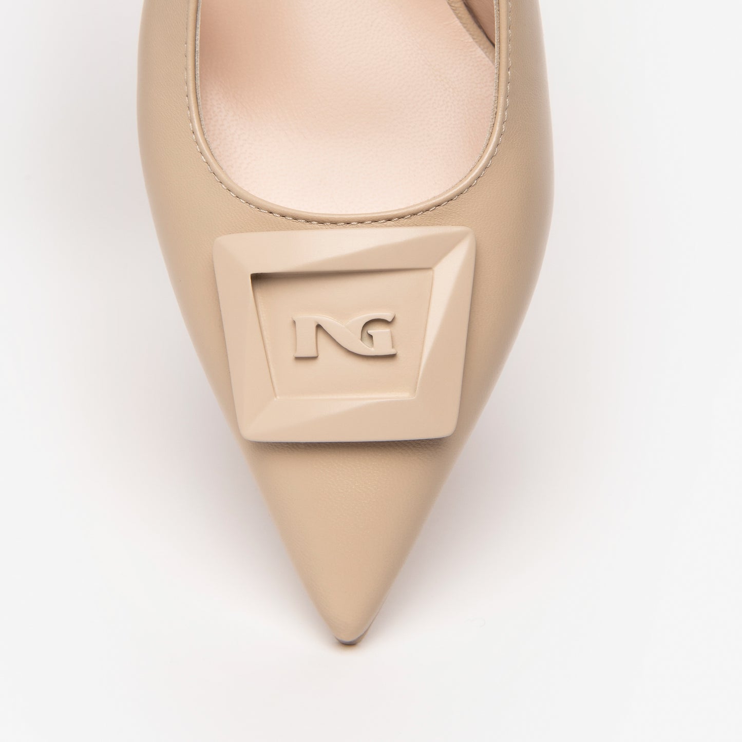 Menton beige pumps