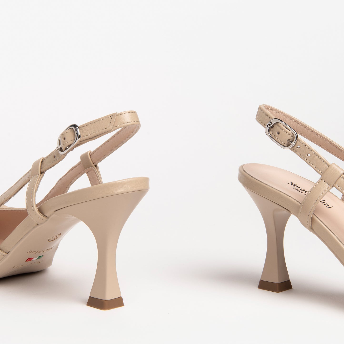 Menton beige pumps