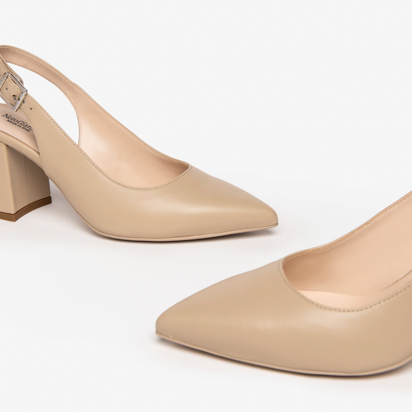 Qiana beige pumps