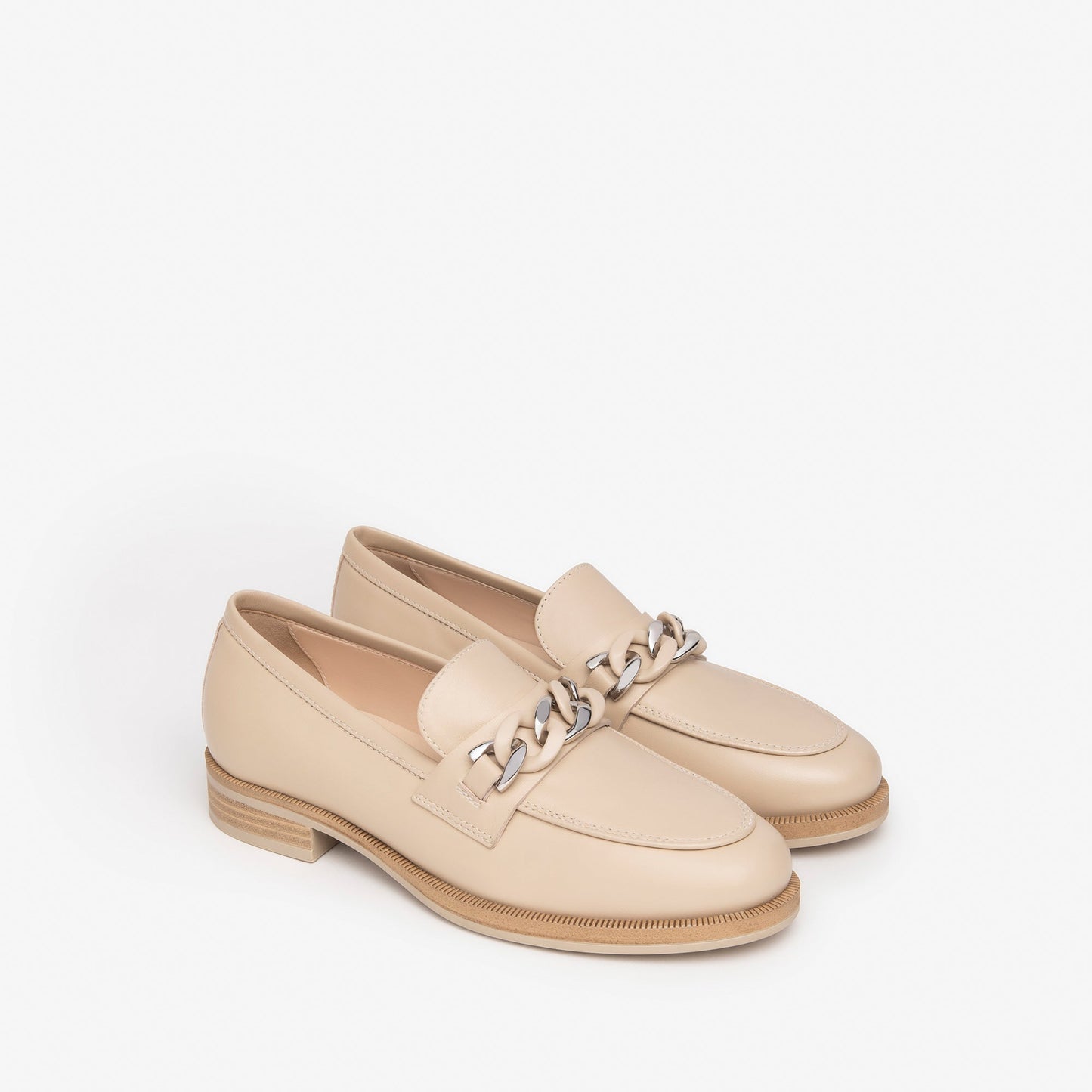 Anabella beige loafers
