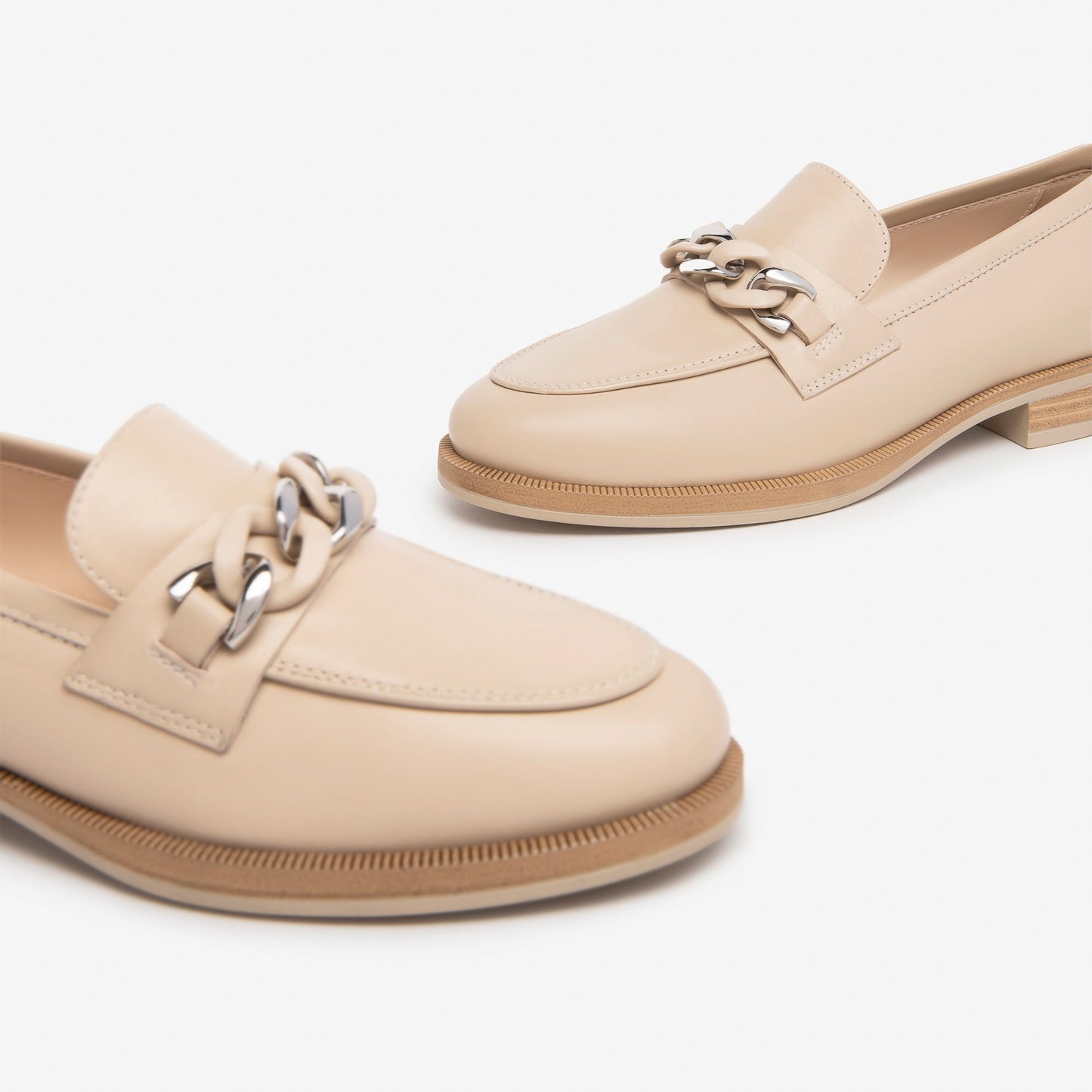 Anabella beige loafers