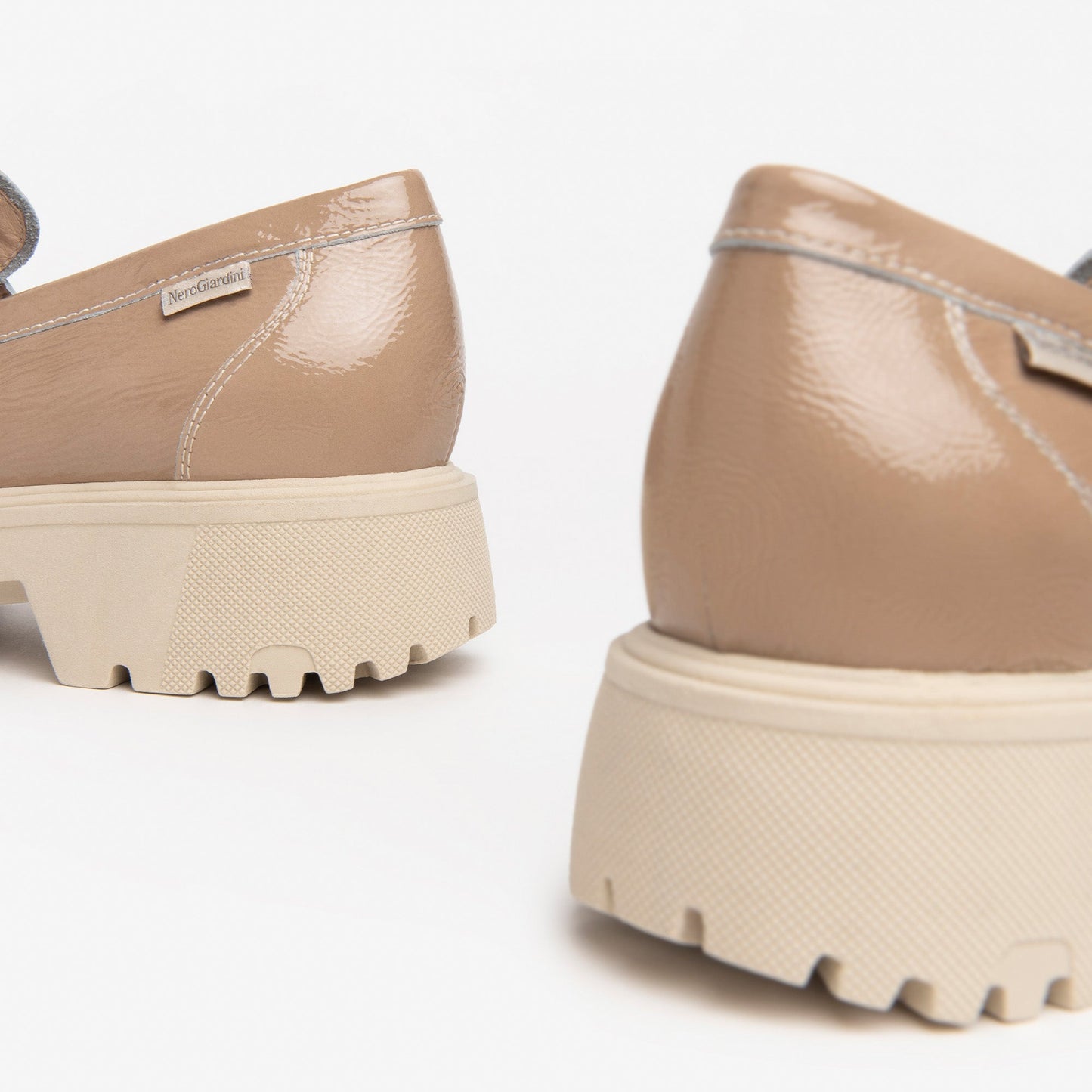 Camelloafers van Estella
