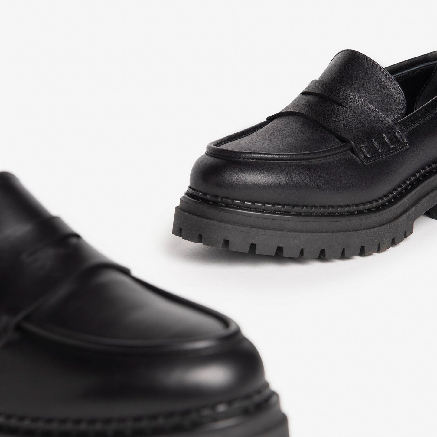Schwarze Gumball-Loafer