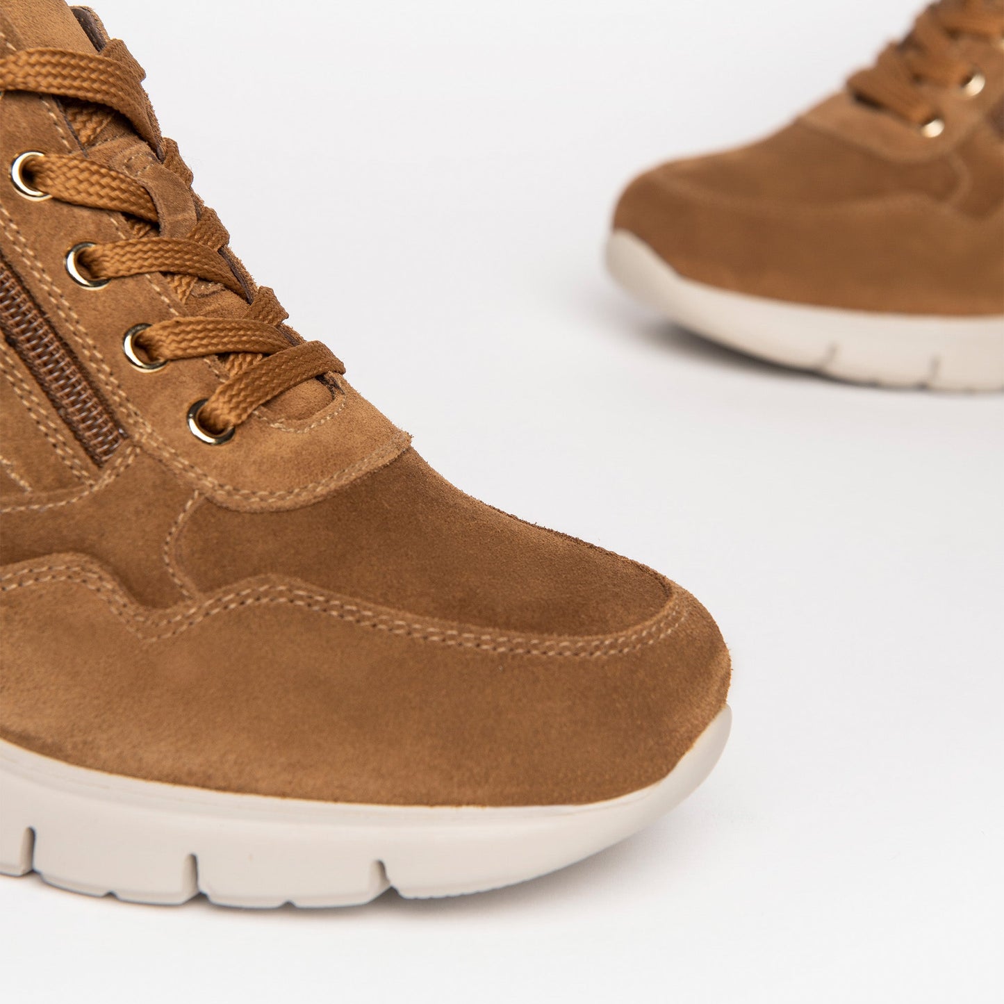 Aurea Camelkleurige sneakers