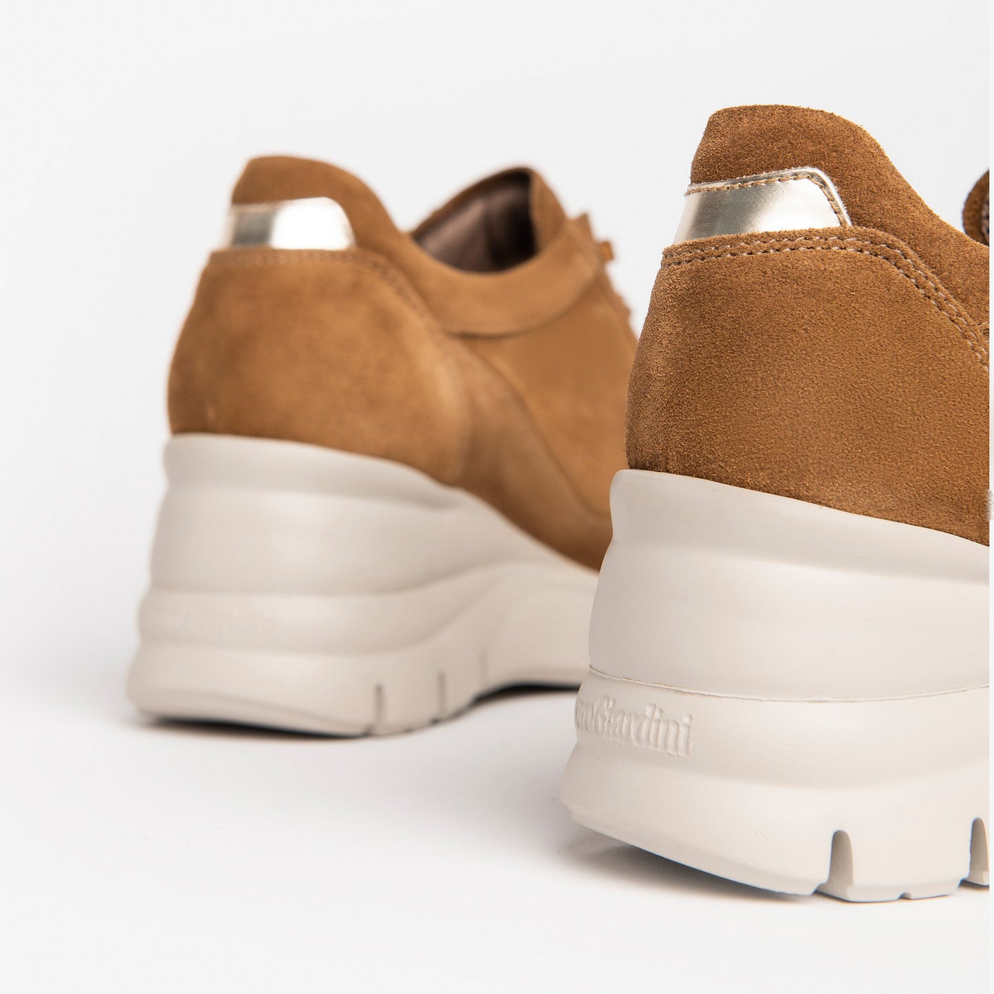 Aurea Camelkleurige sneakers