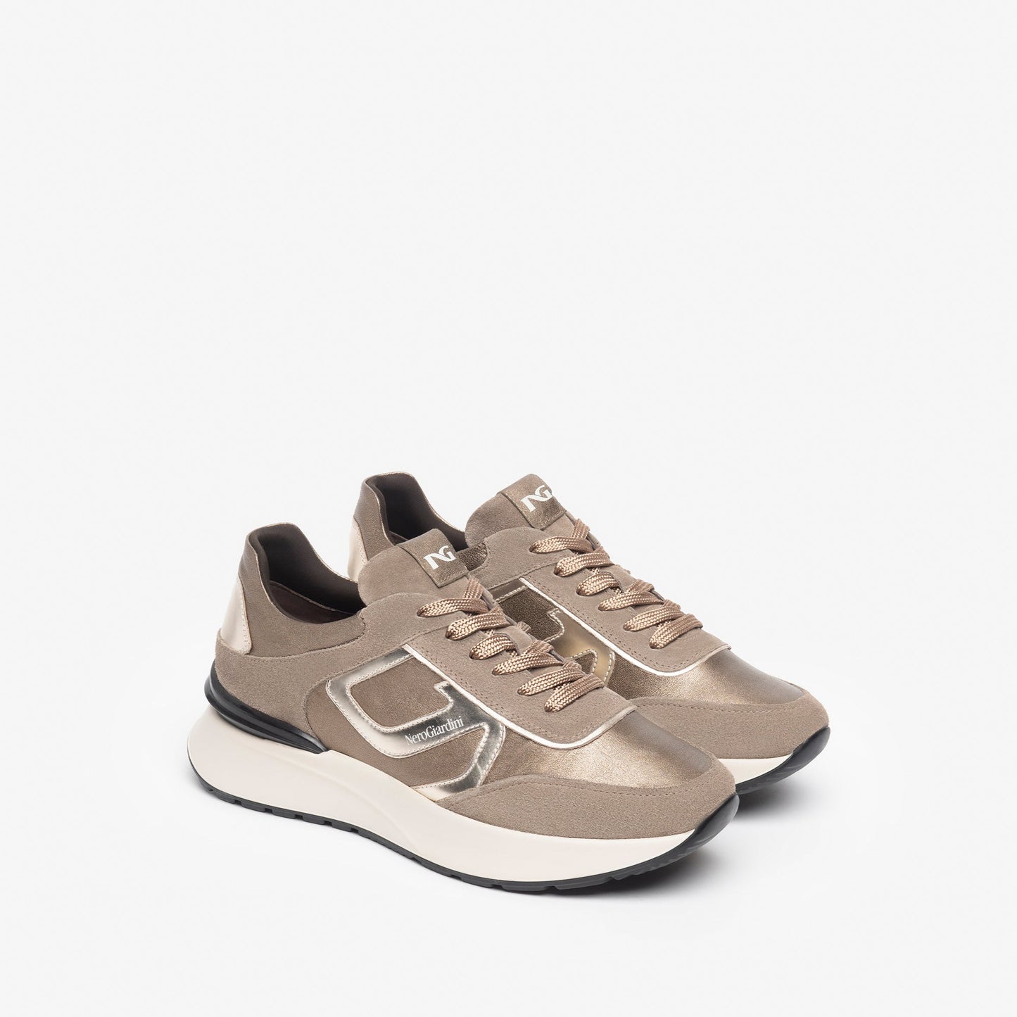 Beigefarbene Gap-Sneaker