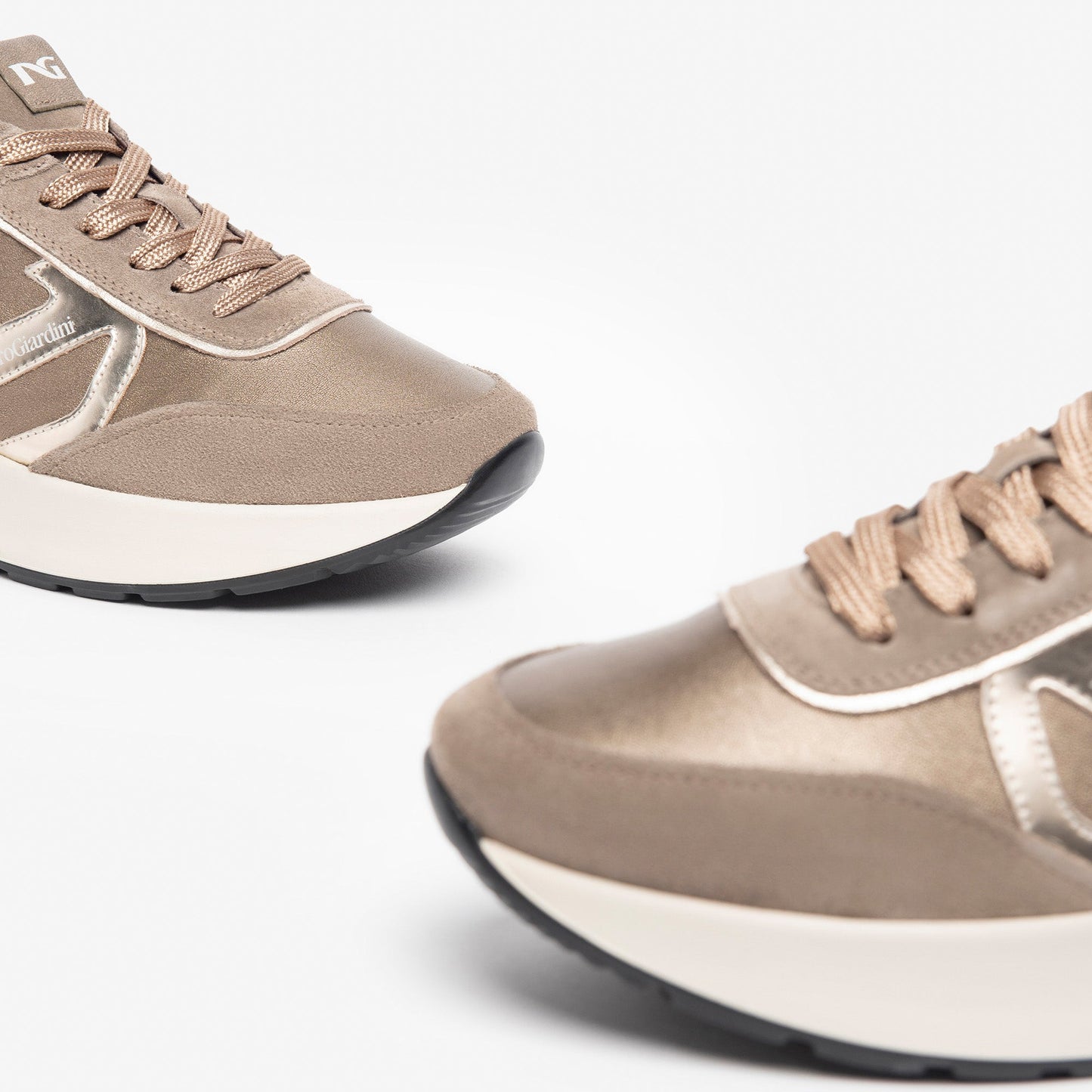 Beigefarbene Gap-Sneaker