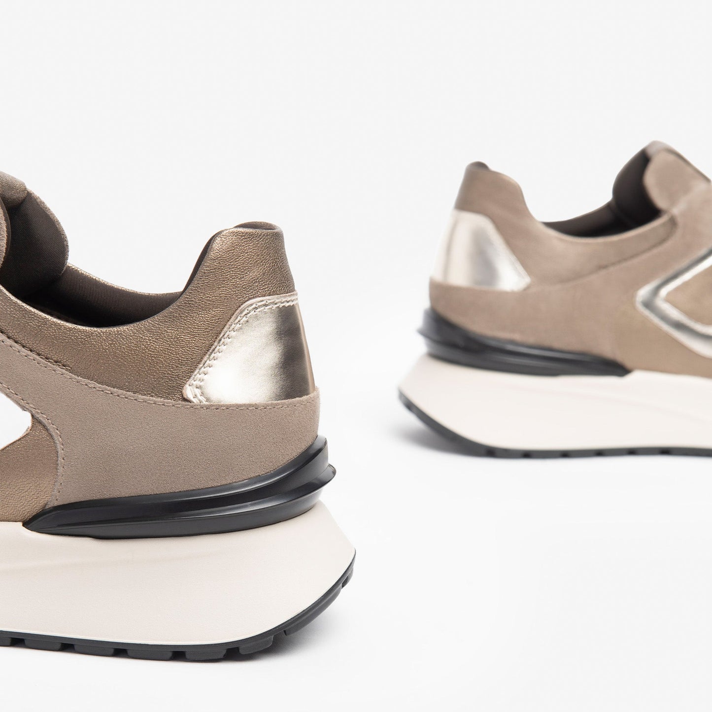 Beigefarbene Gap-Sneaker