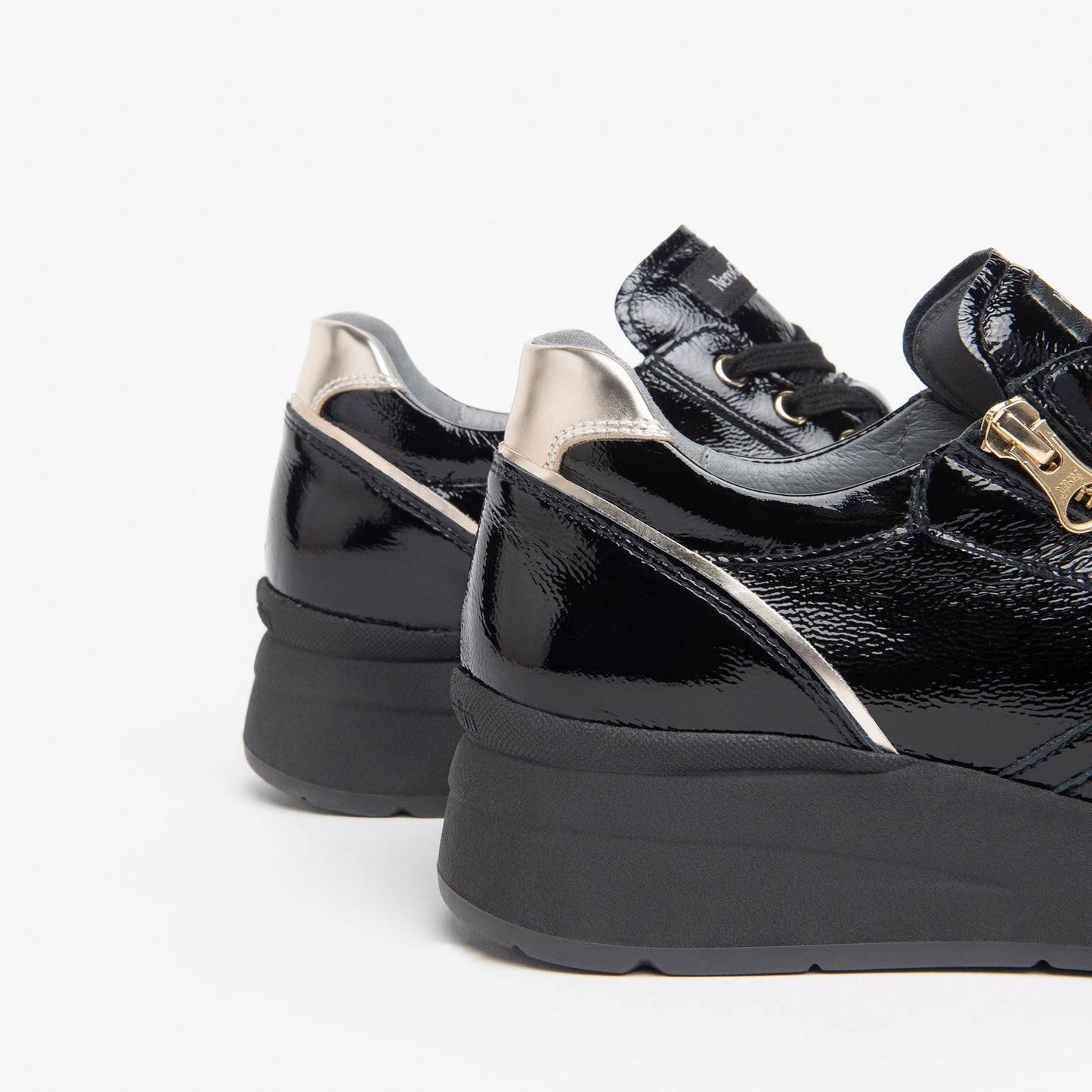 Schwarze Lack-Sneaker von Riverside