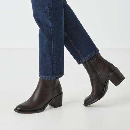 Boots Rebild Bruns