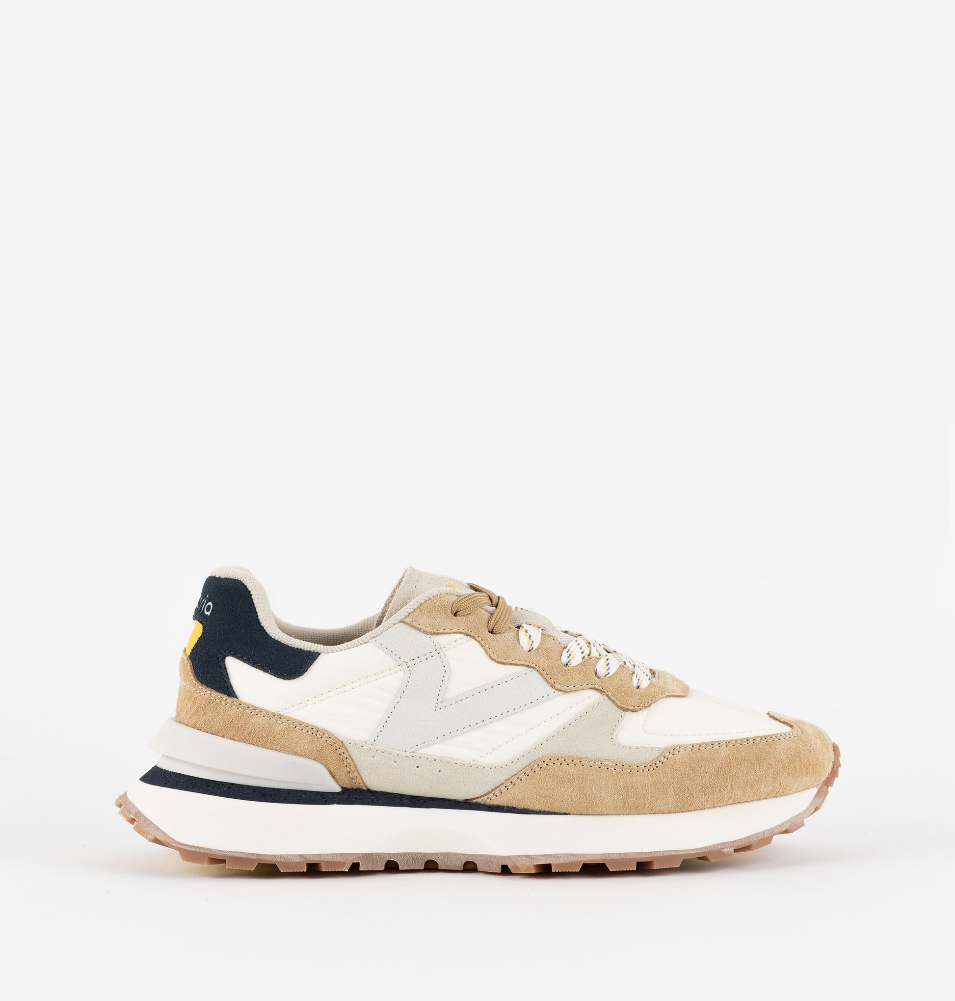Baskets Rush Beiges Chaussures hommes marque Victoria Espagne Nouvelle Collection Printemps/été 2025 Chaussures Jeanmart Magasins Belgique Liege Grivegnée Ans Namur