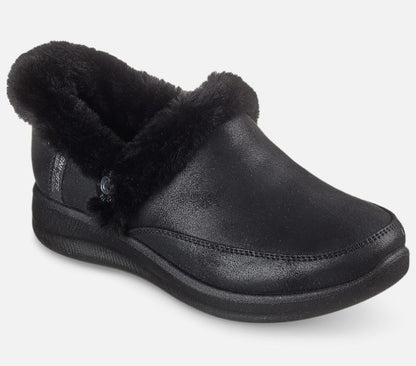 Pantoufles Escape Noires Chaussures femmes Marque Skechers Nouvelle Collection Automne Hiver 2025 Magasins Chaussures Belgique Liège Grivegnée Ans Namur