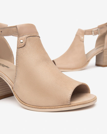 Beige sandalen van Chiles