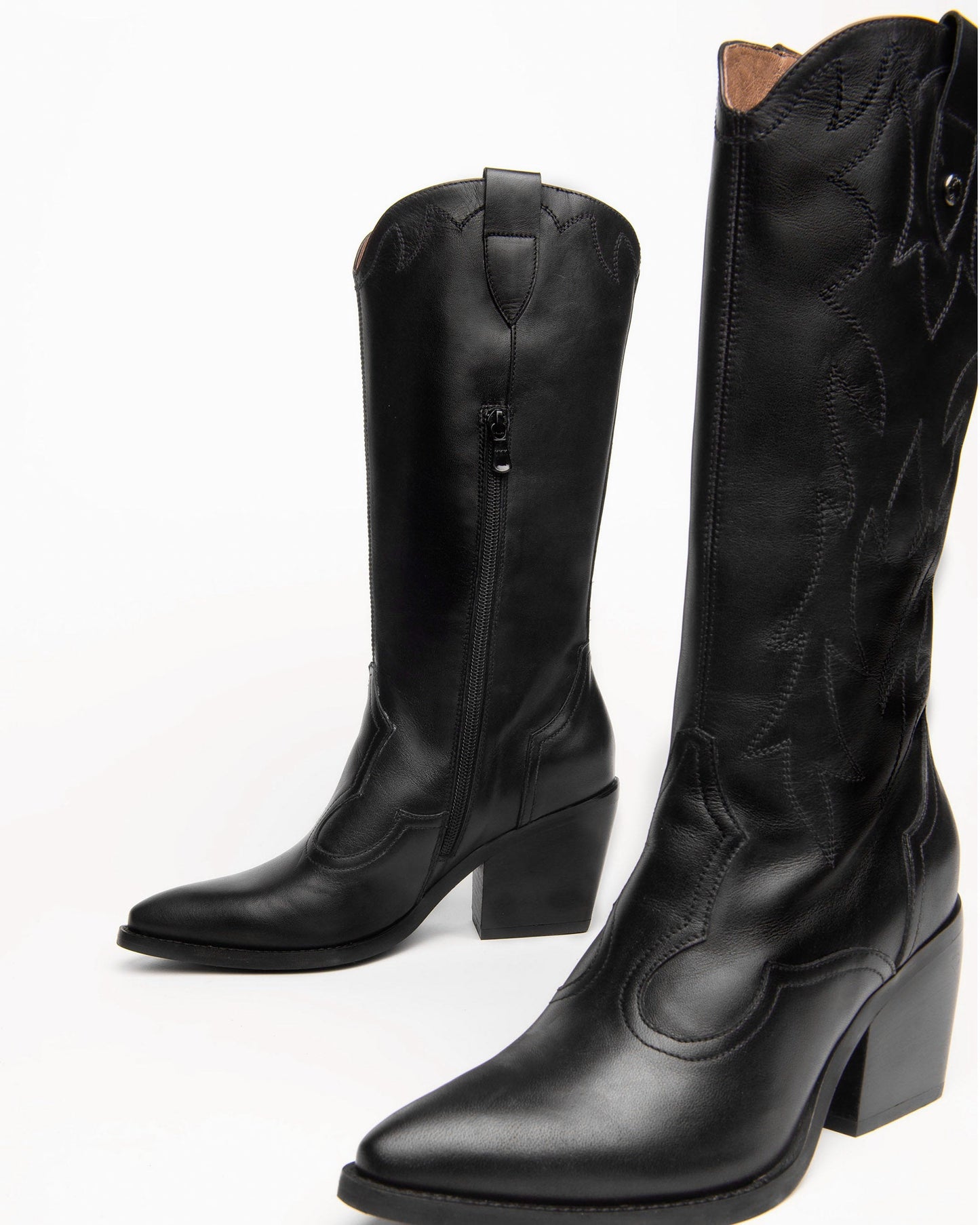 Schwarze Eriobotrya-Stiefel