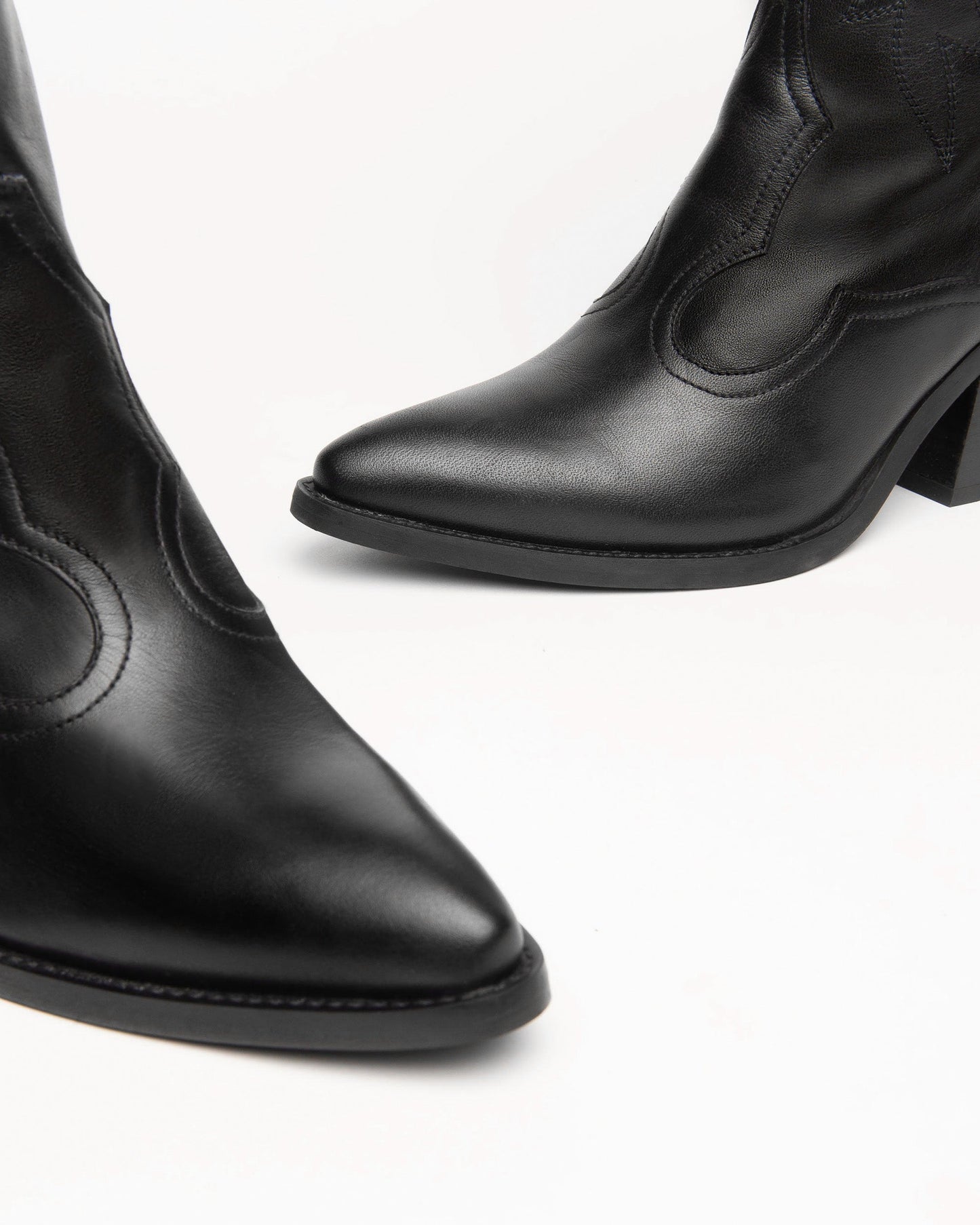 Schwarze Eriobotrya-Stiefel
