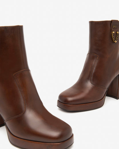 Limettier-Braune Stiefel