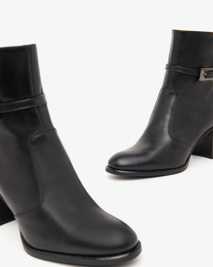 Schwarze Castanea-Stiefel