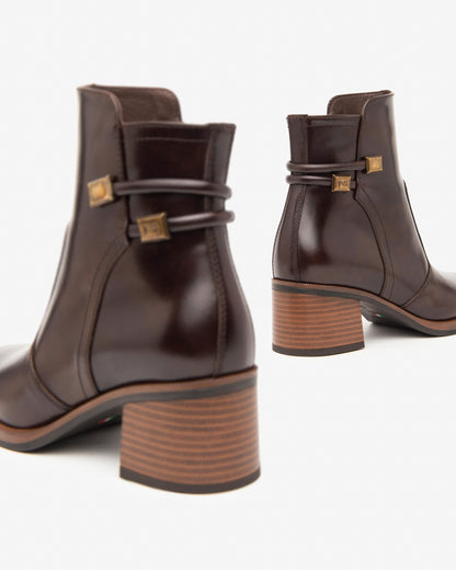 Braune Medlar-Stiefel