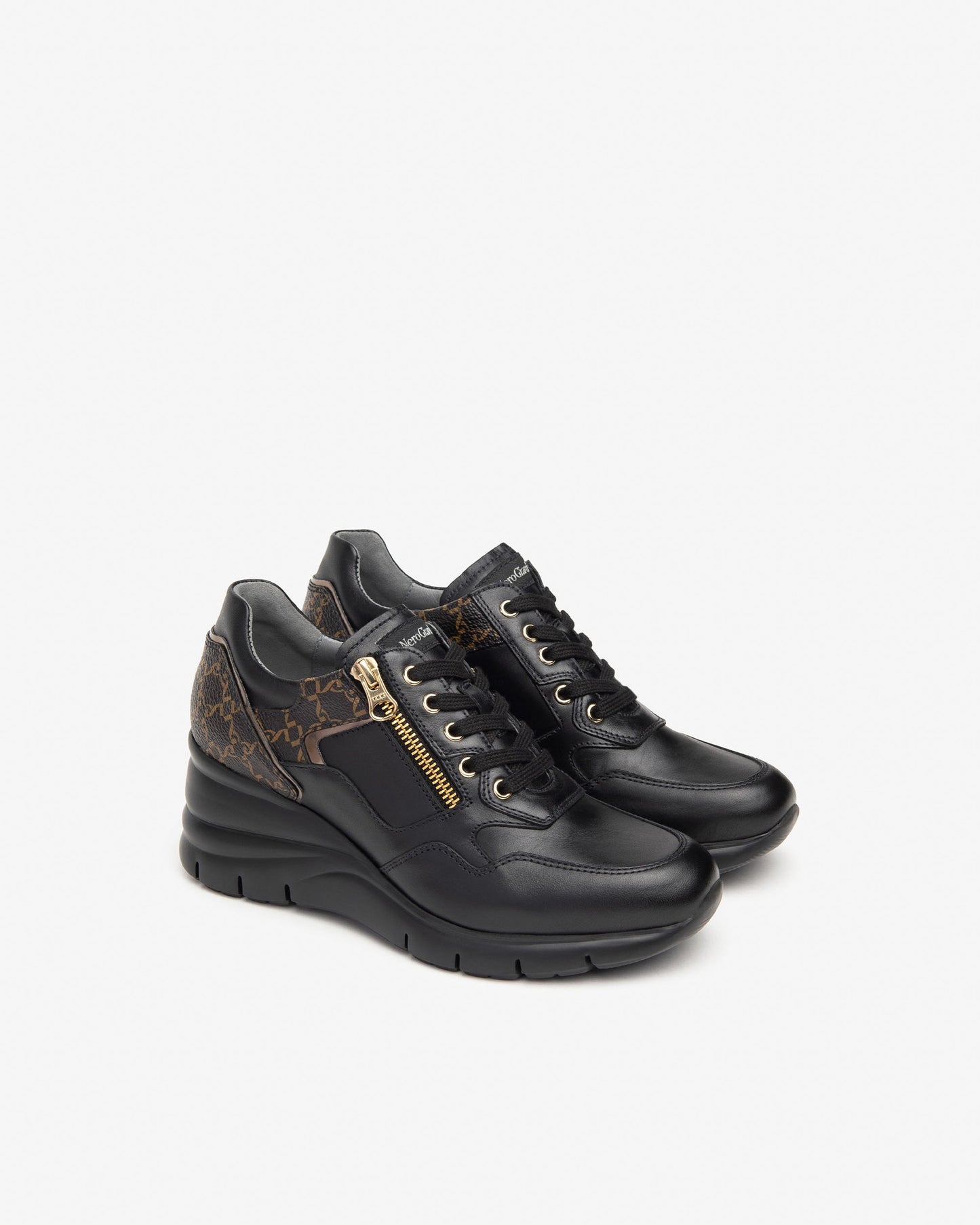 Schwarze Nashi-Sneakers