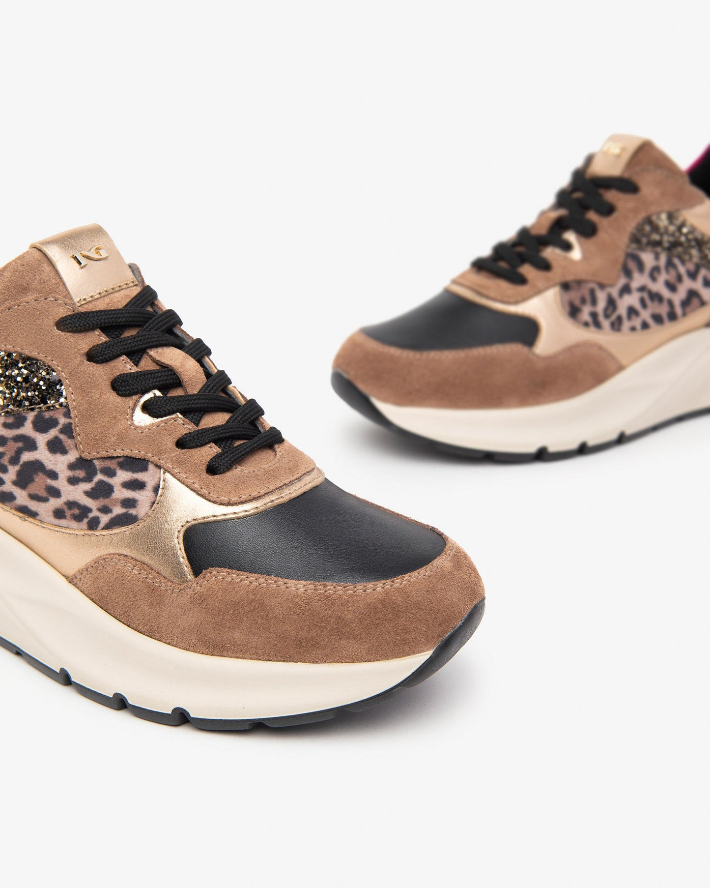 Pyrus Taupefarbene Turnschuhe