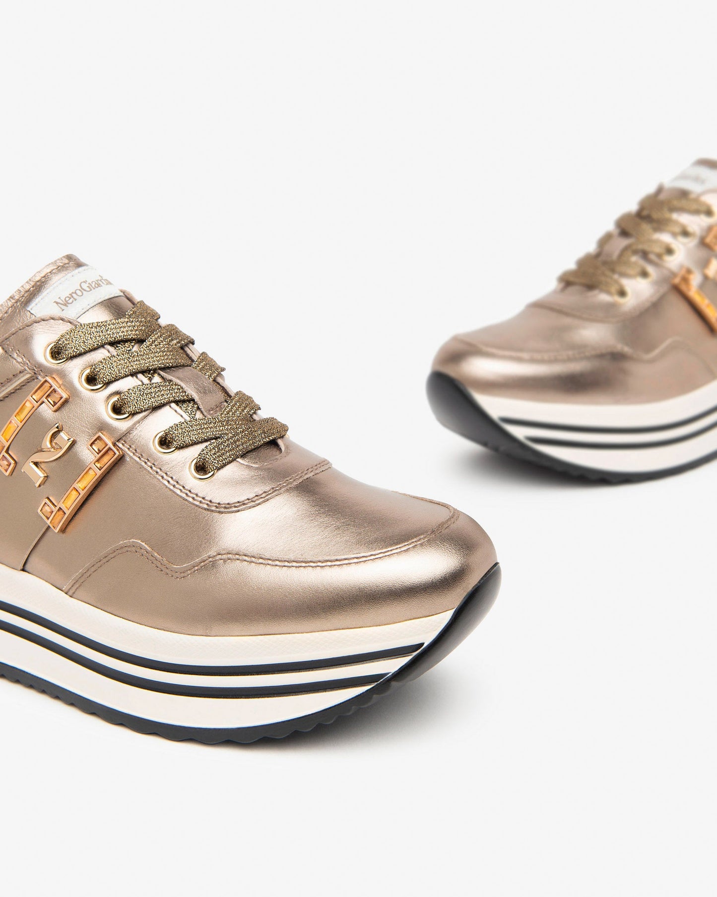 Goldene Malus-Sneaker
