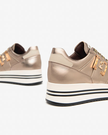 Goldene Malus-Sneaker