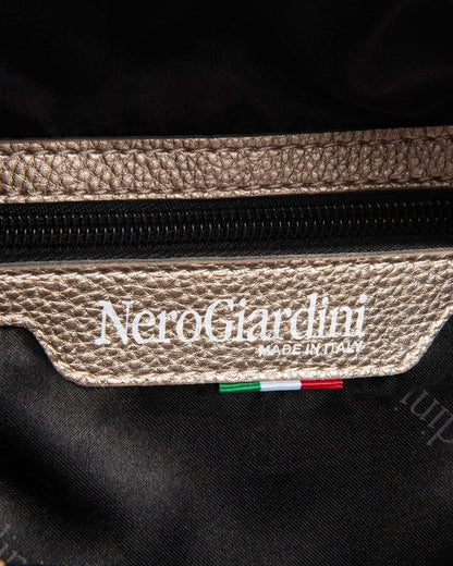Goldene Gürteltasche