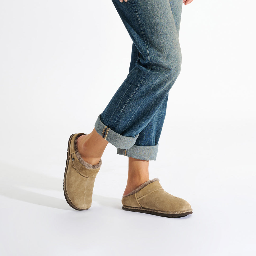 Leinenbeige Hausschuhe 