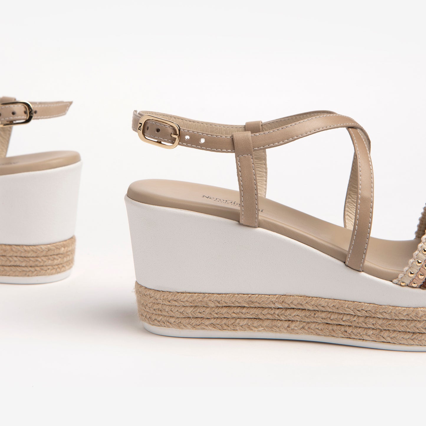 Beige lupine sandalen