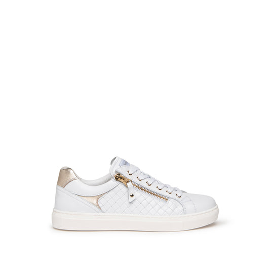 Witte waardige sneakers