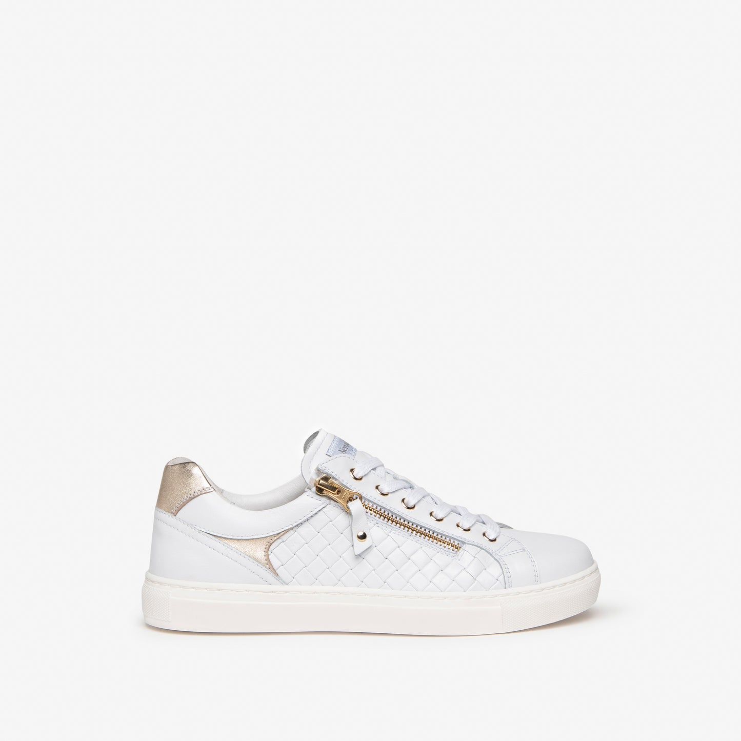 Witte waardige sneakers
