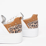 Witte luipaardsneakers