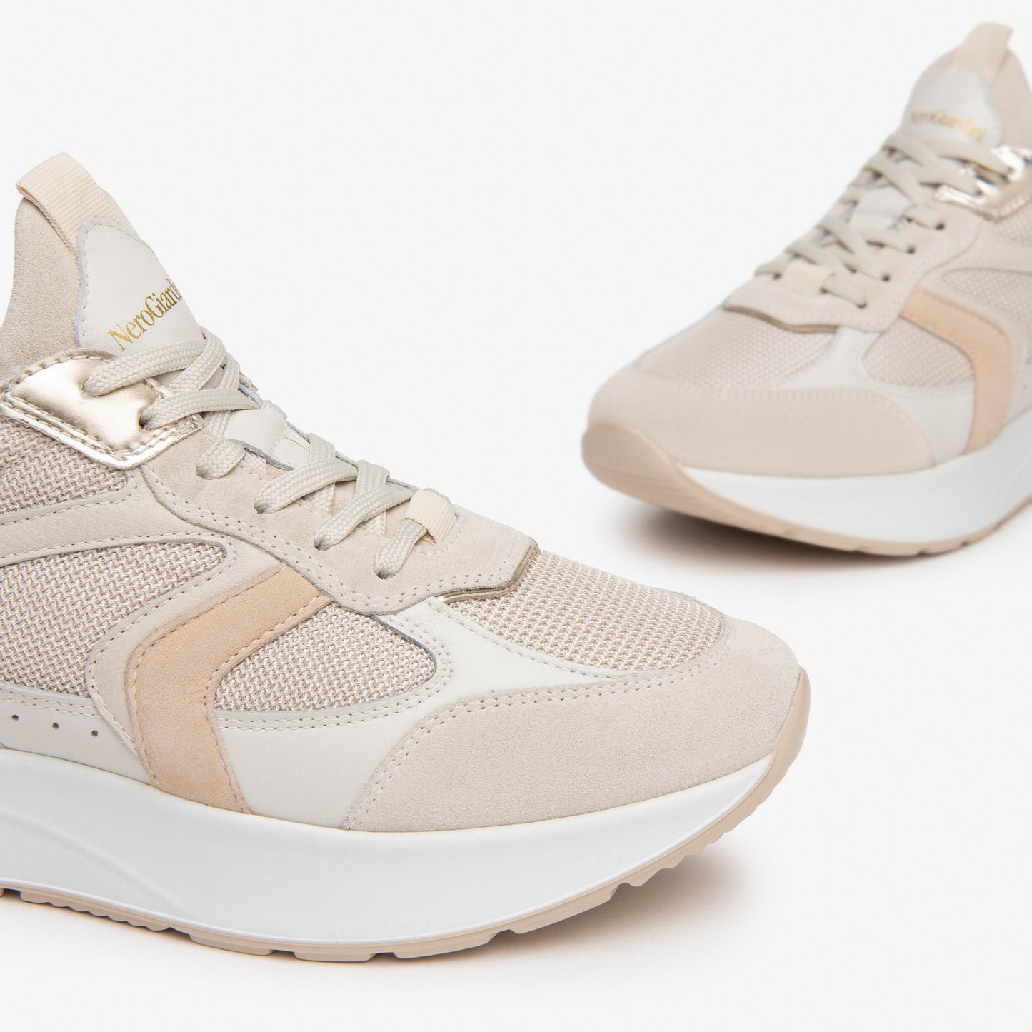 Constancia Beige Turnschuhe 