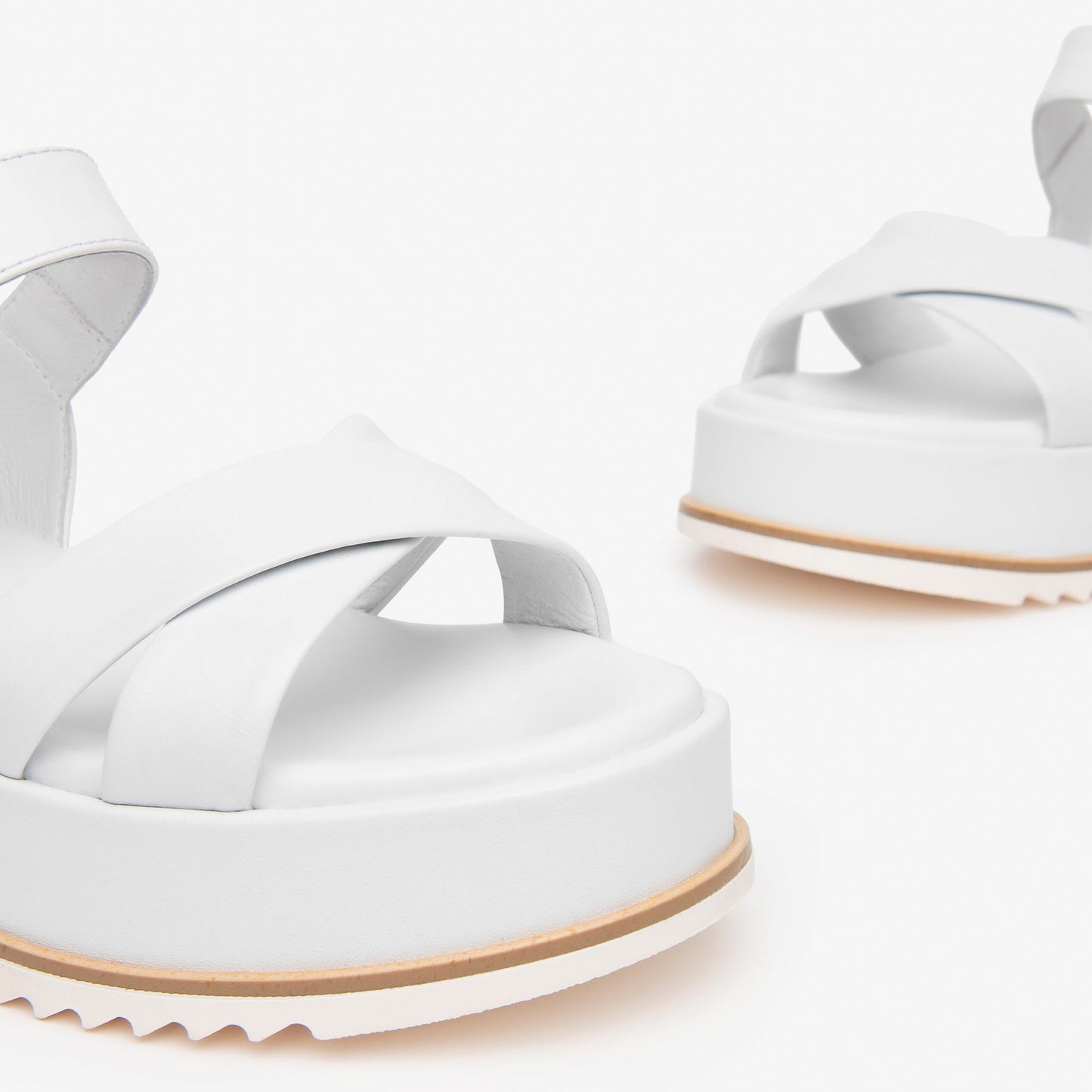 Weiße Jesse-Sandalen 